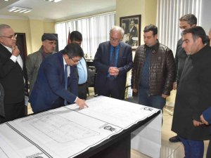 Şehzadeler’in Yeni Pazar Yeri Projesi Pazarcılarla Masaya Yatırıldı