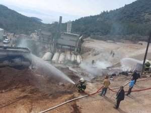 Asfalt Malzemesi Yüklü Tankerdeki Yangın Söndürüldü