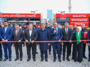 Bakan Özer, Malatya Büyükşehir Belediyesini Ziyaret Etti