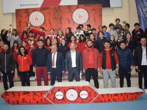 Afyonkarahisar’da Tenis Müsabakaları Sona Erdi