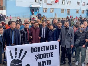 Öfkeli Veli, Öğrencilerin Gözü Önünde Öğretmeni Darp Etti