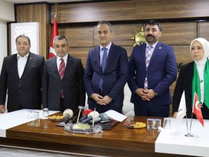 Bakan Özer’den Ak Parti Malatya İl Teşkilatına Ziyaret