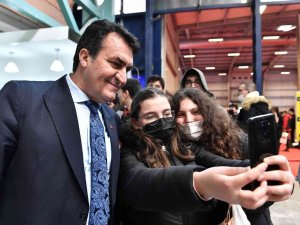 Başkan Dündar’dan Gençlere Kandil Simidi