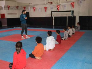 Karaköprü’de Çocuklara Kickboks Kursu