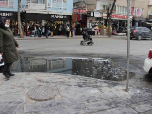 Atm’ye Para Götüren Nakil Aracı Alev Alev Yandı