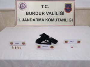 Araçtan Uyuşturucu Madde Ve Silah Çıktı