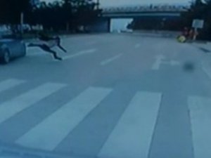 Yolun Karşısına Geçerken Yaşadığı Kararsızlık Canından Ediyordu