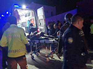 Cadde Ortasında 40 Kişi Birbirine Girdi, Ortalık Savaş Alanına Döndü