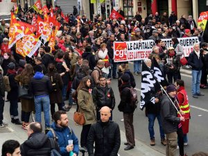 Fransa’da Emekliler Sokağa İndi