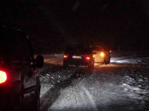 Zonguldak’ta Yoğun Kar Sürücülere Zor Anlar Yaşattı