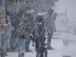 İ̇stanbullular Güne Kar Yağışı İle Uyandı