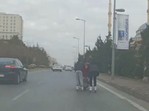 Beylikdüzü’nde Patenli Gençlerin Tehlikeli Yolculuğu Kamerada