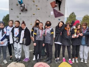 Köprüören Tek Termik Ortaokulu Spor Tırmanışı Dalı’nda 5 Kupa Kazandı