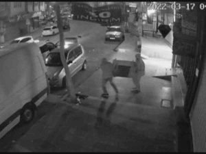 Ticari Taksi İle 1 Dakikada Klima Çalan Hırsızlar Güvenlik Kamerasına Takıldı