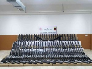 Antalya’da Silah Kaçakçılarına Operasyon: 154 Tüfek Ele Geçirildi