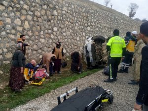 Tekeri Patlayan Otomobil Kaza Yaptı