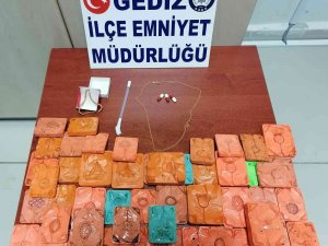 Gediz’de Piyasaya Sahte Altın Sürmek İsteyen 3 Şüpheli Yakalandı