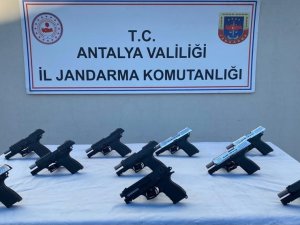 Silah Kaçakçısı Valizi Çöpe Atıp Kaçarken Yakalandı