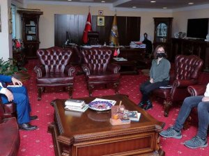 Tübat’tan Doktor Rektöre Tıp Bayramı Ziyareti