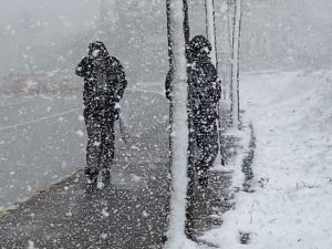 Pendik’te Kar Etkisini Arttırdı, Vatandaşlar Zor Anlar Yaşadı