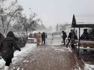 Arguvan’da Gençlerin Kar Sevinci