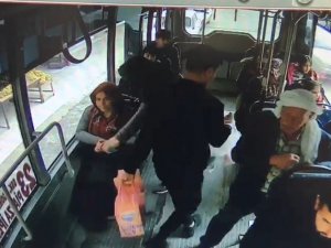 Kadın Kapkaççıyı Kovalarken, Yolcular Film Gibi İzledi