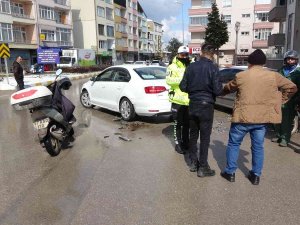 Sinop’ta Otomobille Çarpışan Motosiklet Sürücüsü Yaralandı