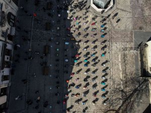 Lviv’de Rus Saldırılarında Ölen Çocuklar İçin Meydana 109 Bebek Arabası Bırakıldı
