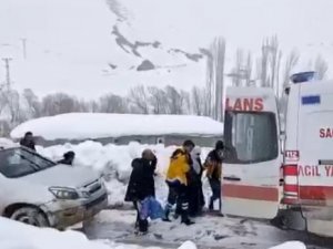 Şırnak’ta Kar Kalınlığı 2 Metreyi Buldu, Hastaya 5 Saat Sonra Ulaşıldı