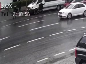 Üsküdar’da Emekli Polis, 700 Bin Tl’sini Çalan Gaspçılara Sokakta Kurşun Yağdırdı