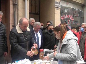 Memleket Partisi Genel Başkanı Muharrem İ̇nce’den Hoşaf Ve Ekmek İkramı