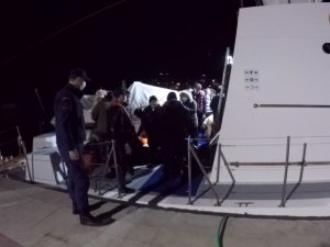 İ̇zmir Açıklarında 32 Düzensiz Göçmen Yakalandı