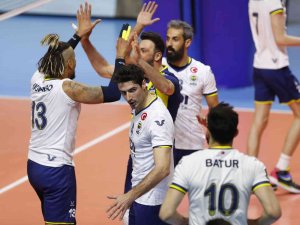 Efeler Ligi: Fenerbahçe Hdı Sigorta: 3 - Arkas: 0