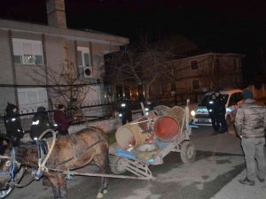At Arabalı Hırsızlar 2 Ton Çelik Boruyla Bekçilere Yakalandı