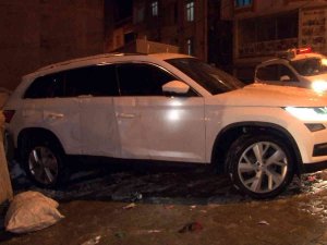 Esenyurt’ta Kayan Araç Yayalara Çarptı: 2 Yaralı