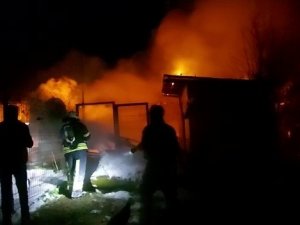 Hayvanların Bulunduğu Ahır Alev Alev Yandı