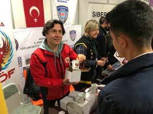 Adana Polisi Fuarda Öğrencileri Suça Karşı Uyardı