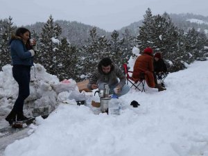 Erzincan’da Kar Yağışı Etkisini Sürdürüyor