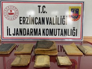 Erzincan’da 8 Adet Tarihi Eser Niteliği Olduğu Değerlendirilen Kitap Ele Geçirildi