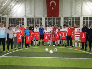 Vali Ayhan, Şehit Aileleri İle Maç Yaptı