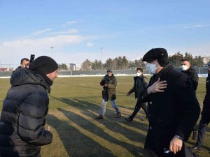 Vali Memiş’ten Bb Erzurumspor Antrenmanına Ziyaret