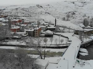 Kars’ta Kar Ve Tipi 147 Köy Yolunu Ulaşıma Kapadı
