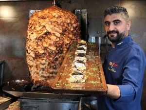 ‘Piton Döner’ Portakal Çiçeği Karnavalı’nda