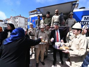 Pursaklar’da Menü Üzüm Hoşafı Ve Bir Dilim Ekmek