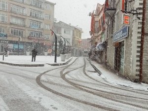 Soğuk Hava Ve Kar Yağışı Bu İlçede Hayatı Felç Etti