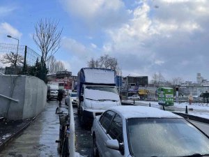 Bahçelievler’de Kar Yağışı Aralıklarla Devam Ediyor
