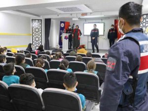 Jandarmadan Öğrencilere “Güvenli İnternet” Eğitimi