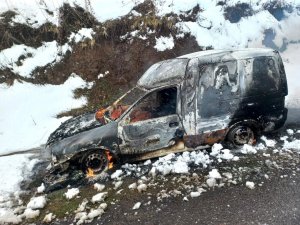 Isınmak İçin Aracına Koyduğu Köz Kovası Sonu Oldu