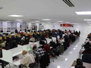 Üniversiteye Hazırlanan Gençler Ücretsiz Tyt Sınavında Ter Döktü