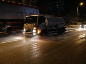 Kartal Belediyesi Karla Mücadele Ekipleri Mesaiye Devam Ediyor
